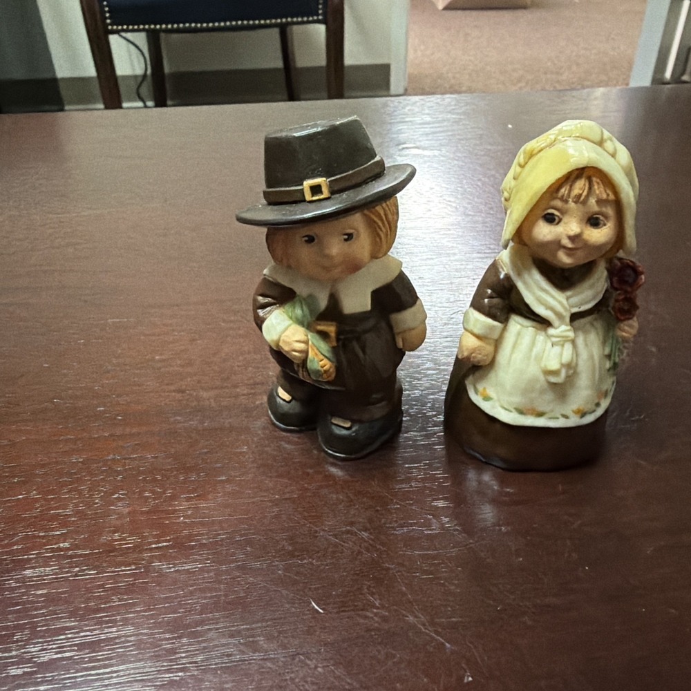 HALLMARK Vintage Pilgrim Thanksgiving Salt & Pepper Shakers